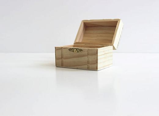 image of a small light wood treasure box