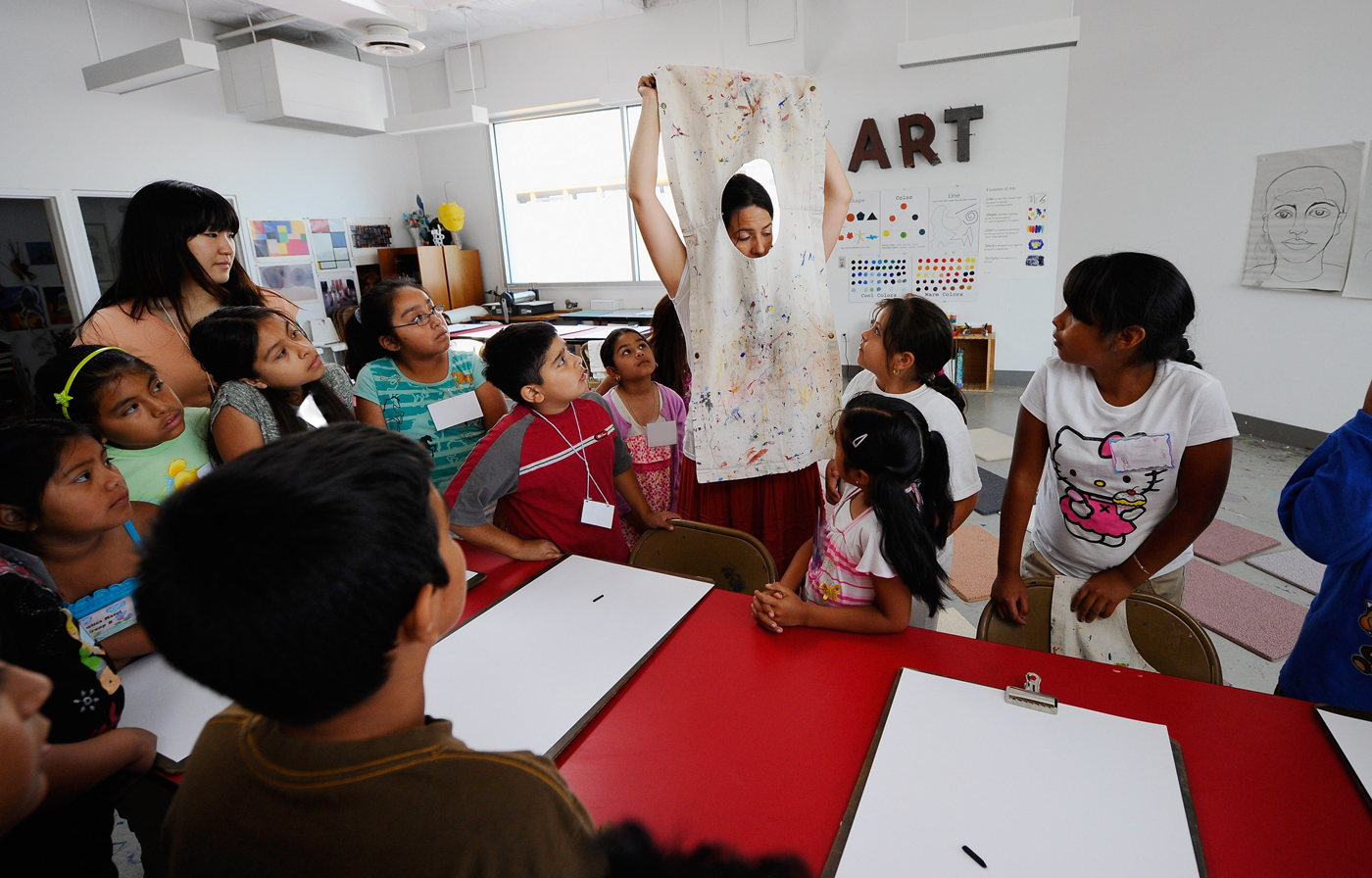Artist works with children